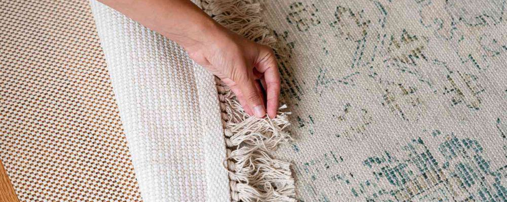 Hand-knotted rugs lack any kind of backing.